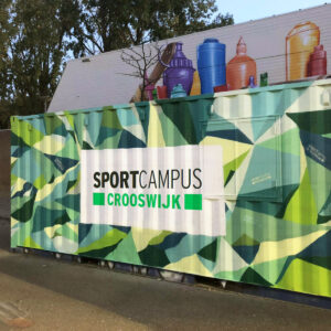 muurschildering met logo