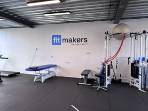 Logo op de muur fysio centrum